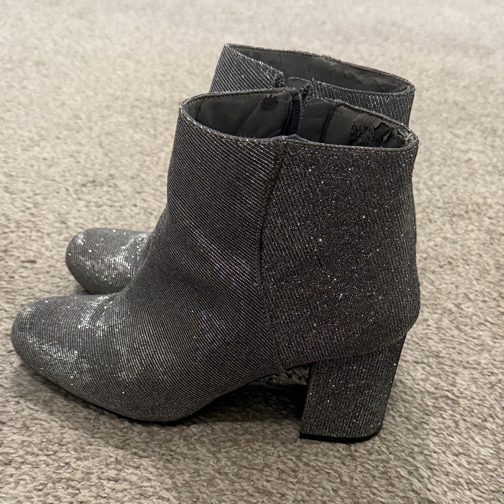Elegant Silver glitter lamé Ankle Boots women’s size 10M